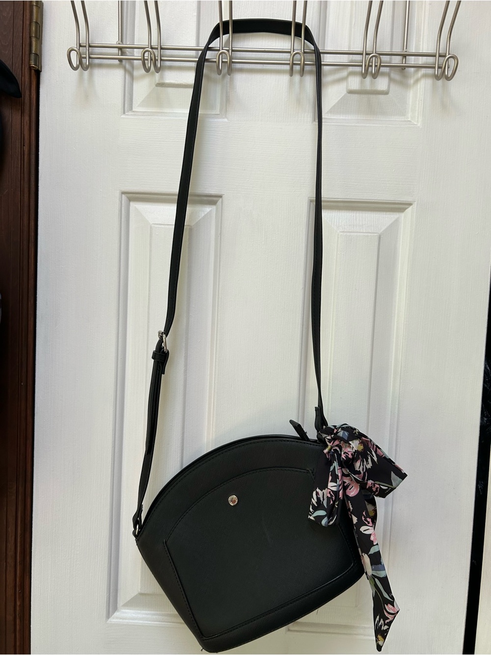 Black STEVE MADDEN Crossbody Bag with S MADDEN Floral Scarf. Black. Adjustable.